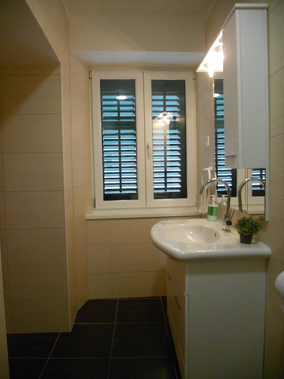 Studio Apartment Mila Split Bilik gambar